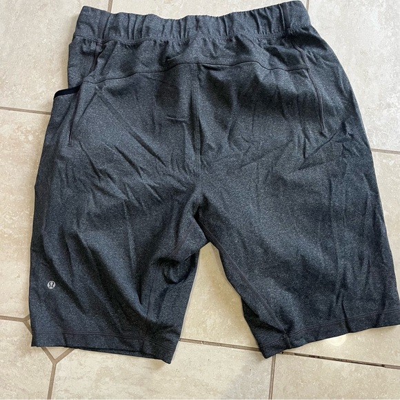 Mens Lululemon Shorts, size Large - Picture 2 of 6